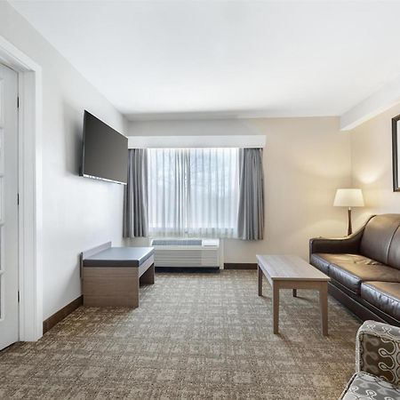 Best Western Plus Windjammer Inn & Conference Center Burlington Eksteriør billede