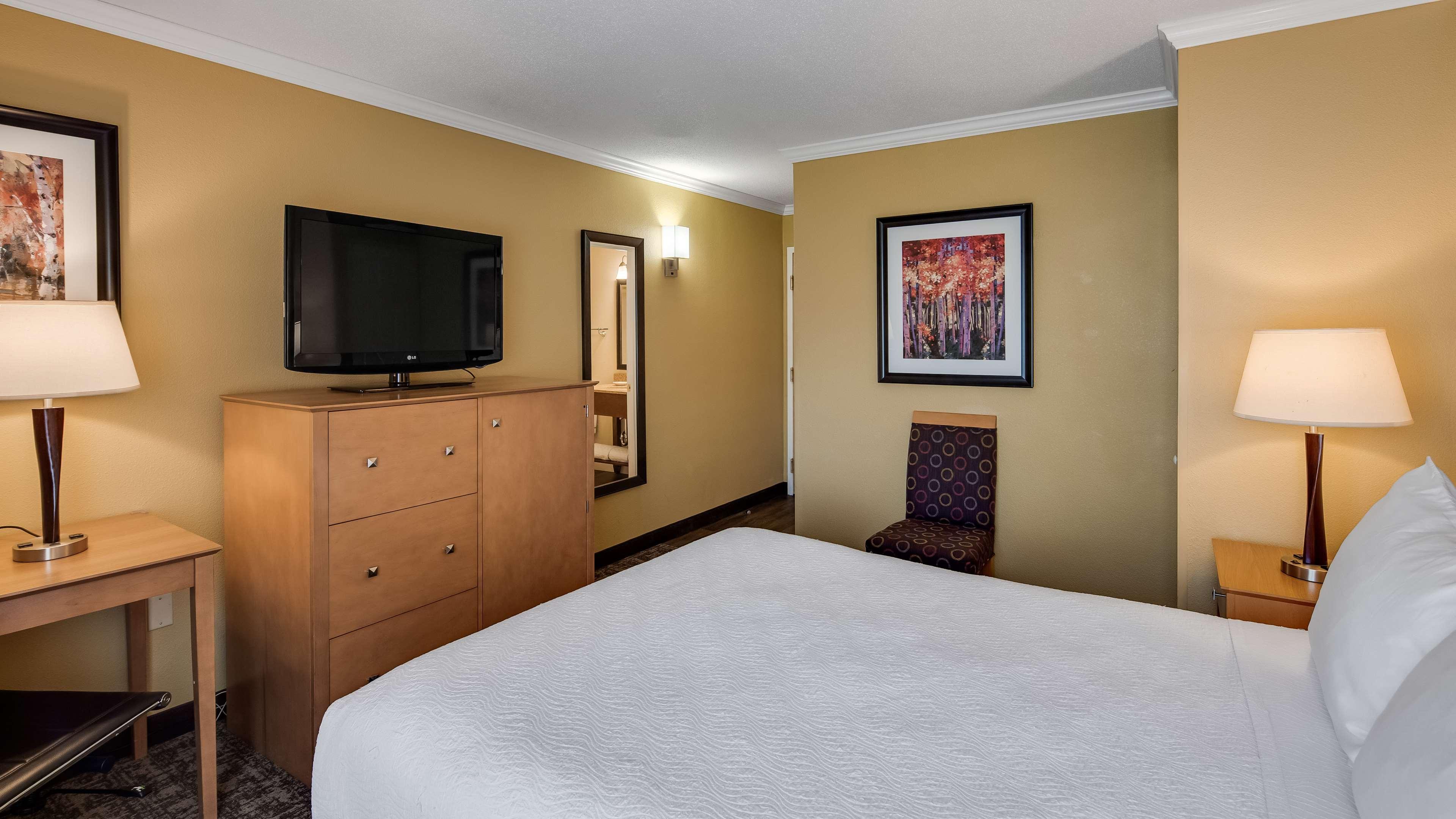 Best Western Plus Windjammer Inn & Conference Center Burlington Eksteriør billede