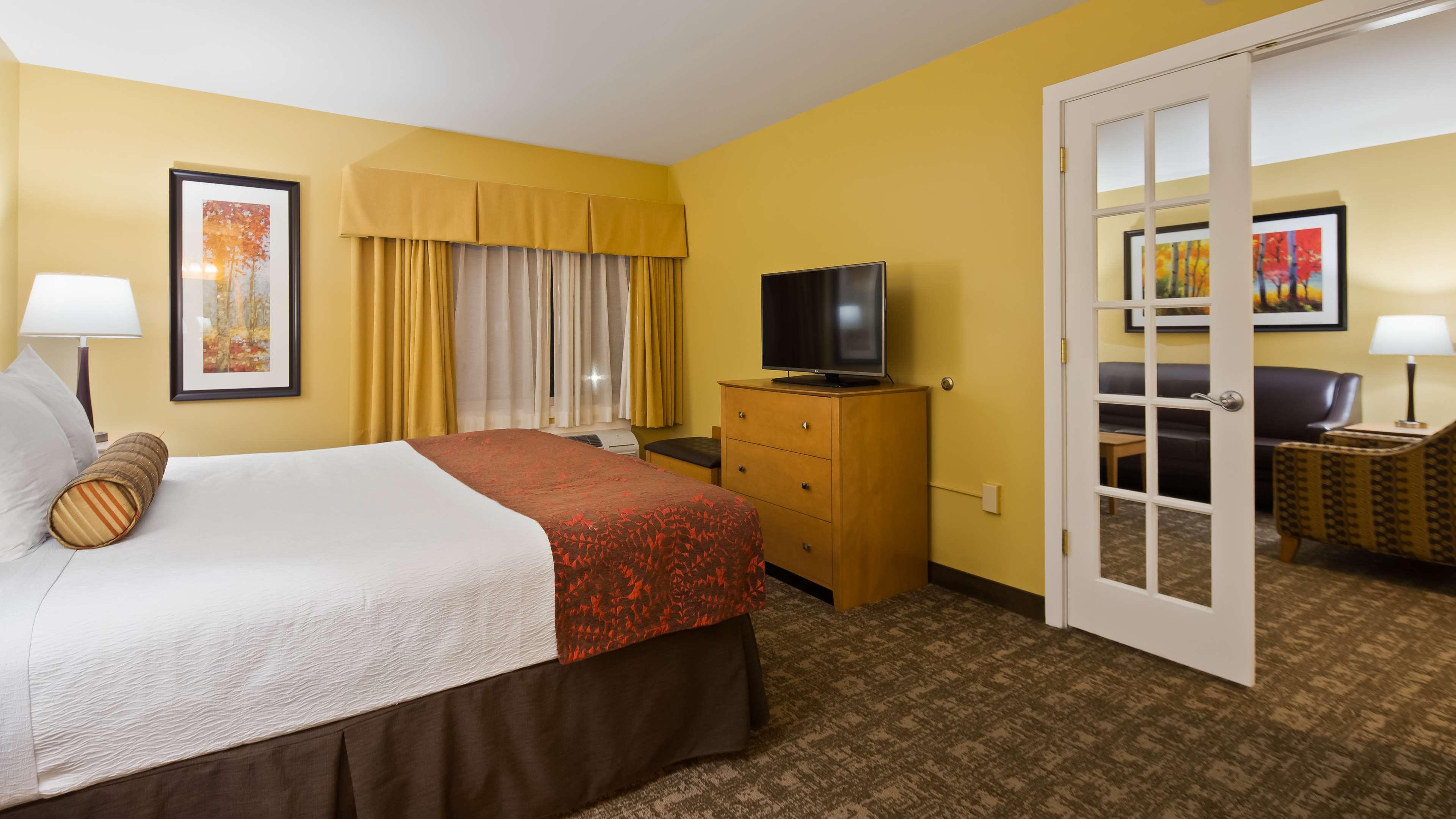 Best Western Plus Windjammer Inn & Conference Center Burlington Eksteriør billede