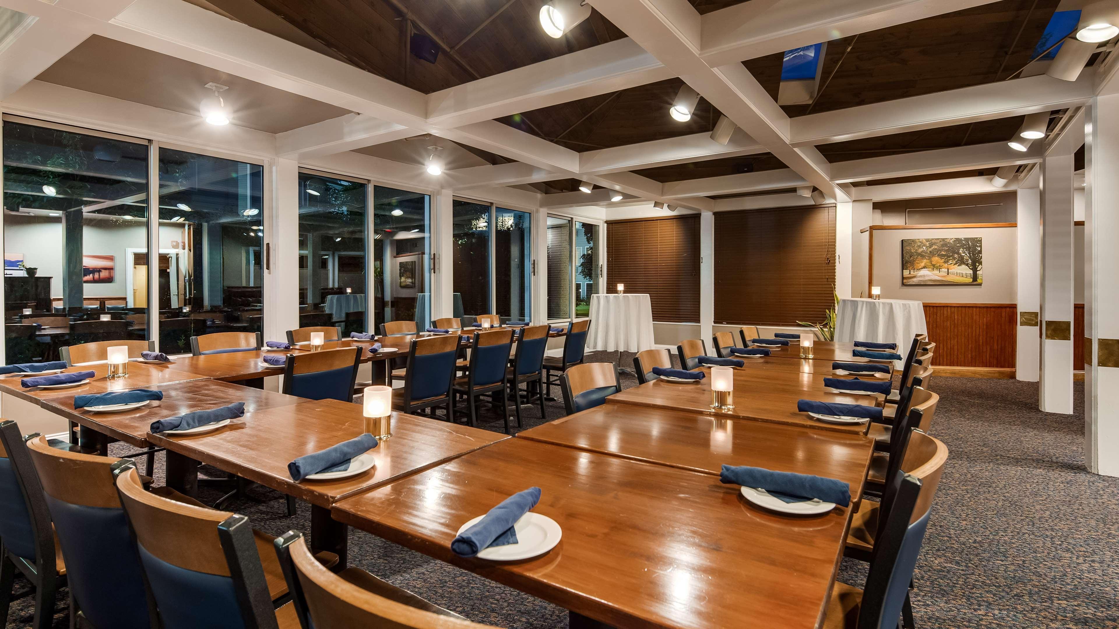 Best Western Plus Windjammer Inn & Conference Center Burlington Eksteriør billede