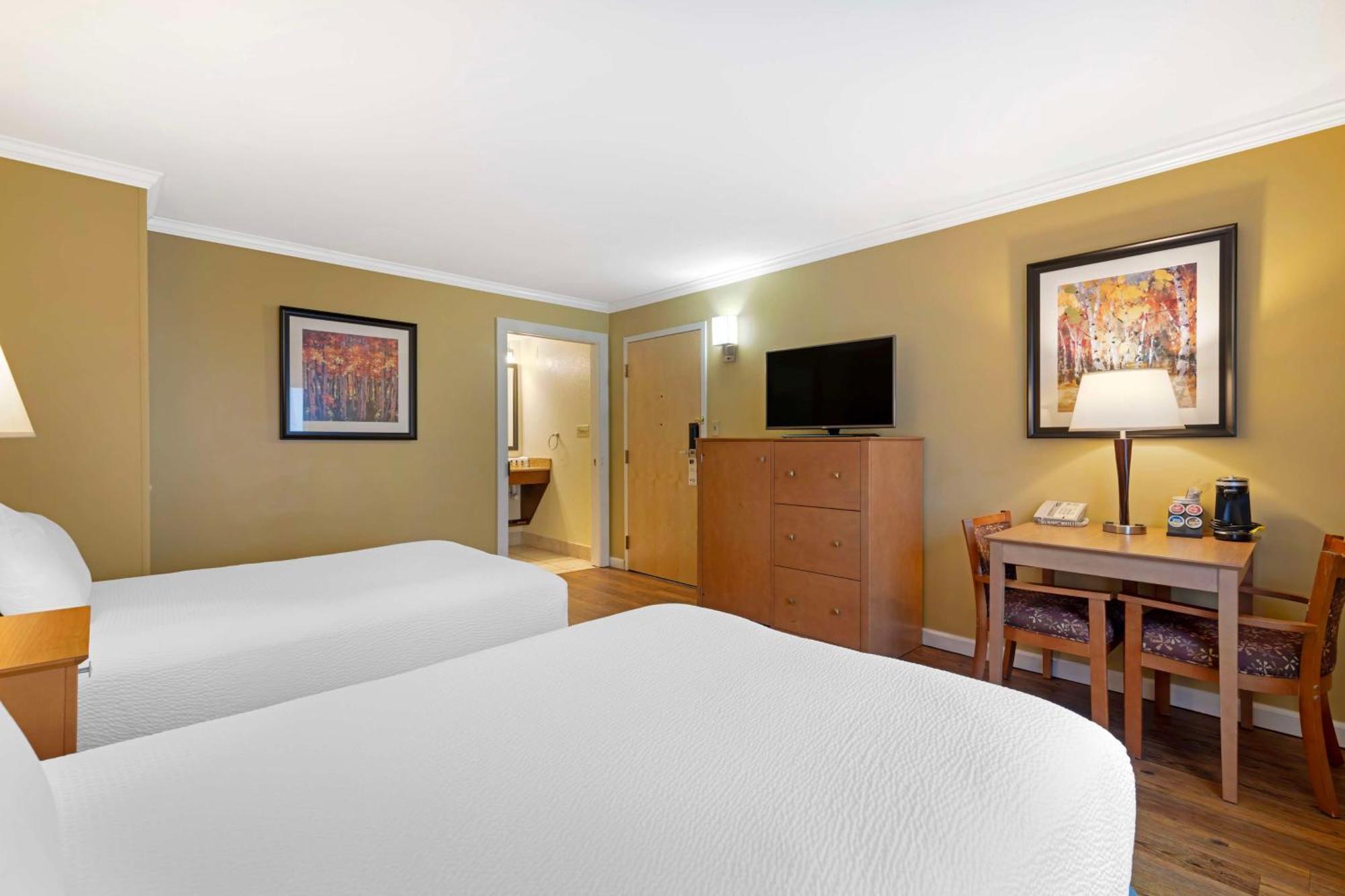 Best Western Plus Windjammer Inn & Conference Center Burlington Eksteriør billede
