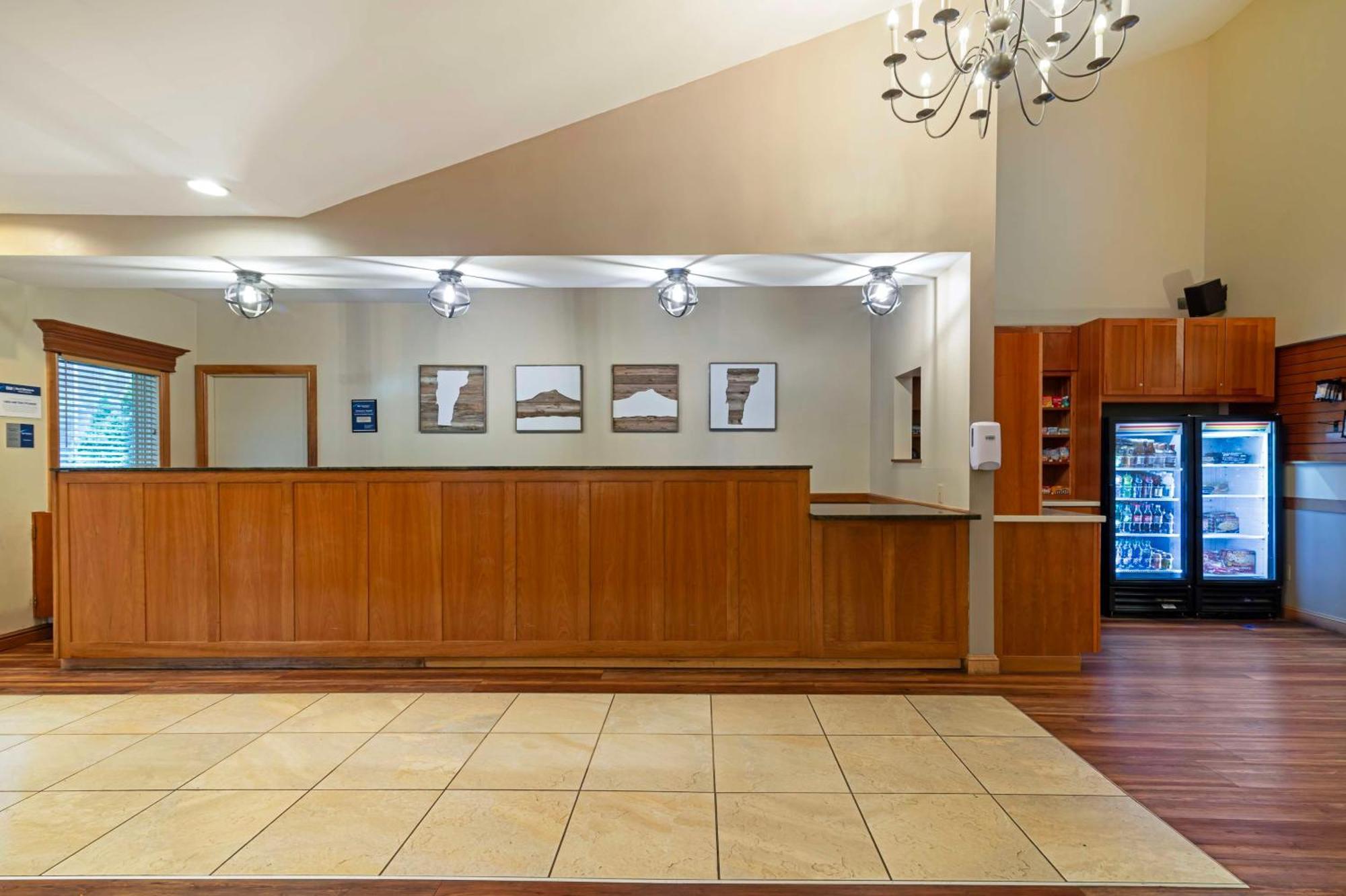 Best Western Plus Windjammer Inn & Conference Center Burlington Eksteriør billede