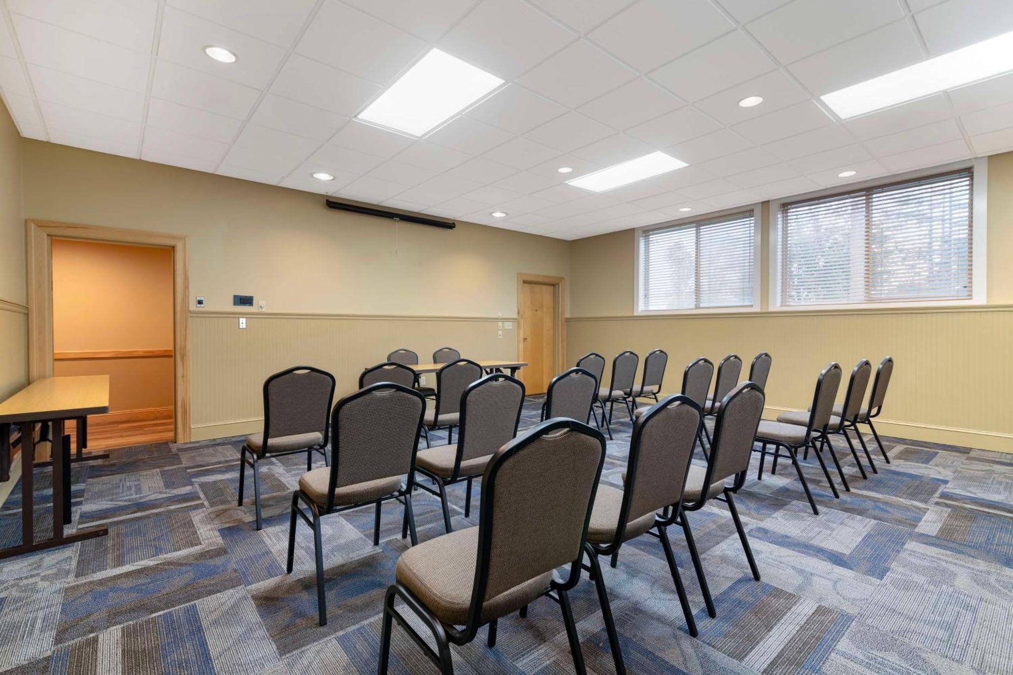 Best Western Plus Windjammer Inn & Conference Center Burlington Eksteriør billede