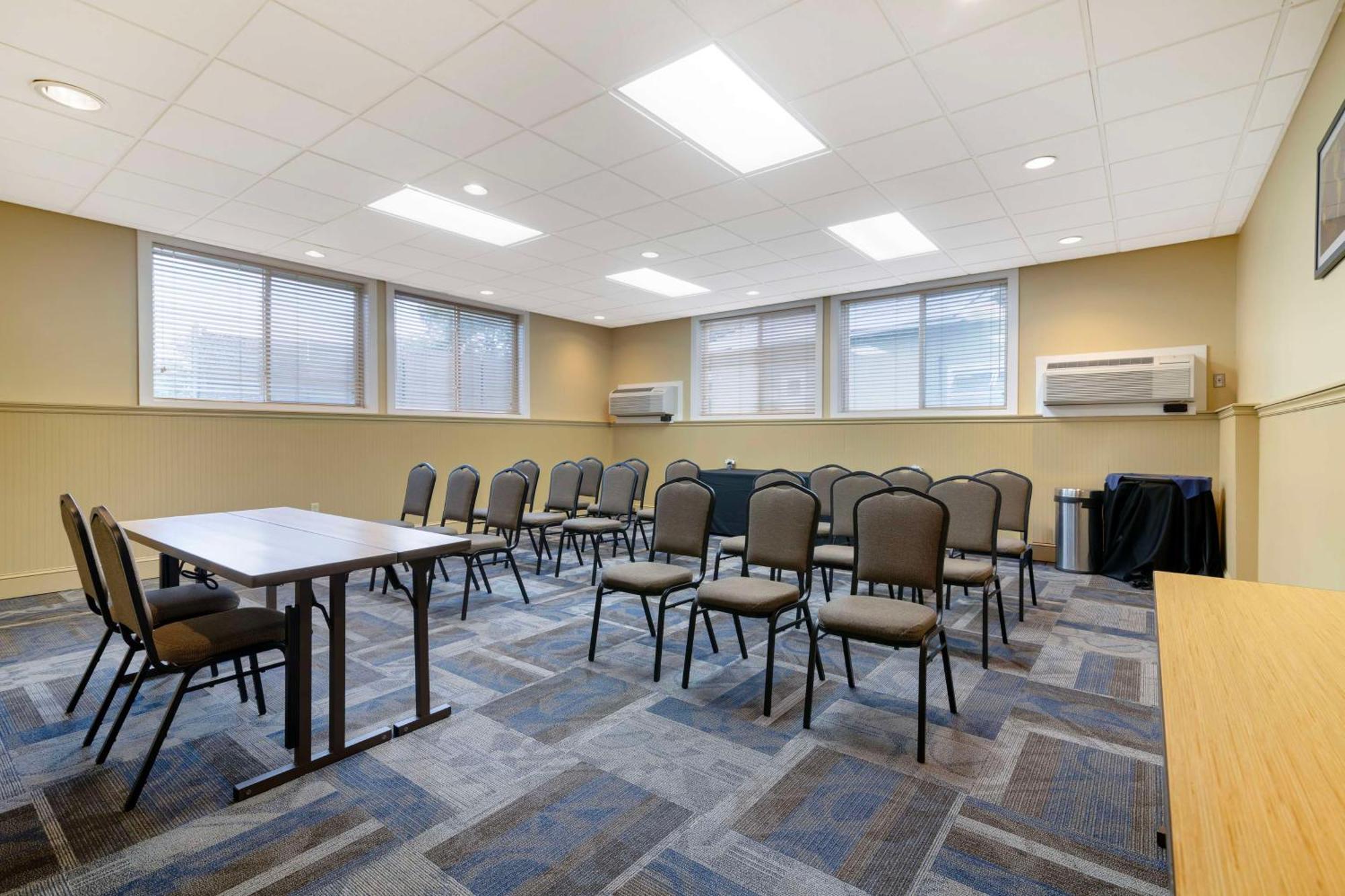 Best Western Plus Windjammer Inn & Conference Center Burlington Eksteriør billede