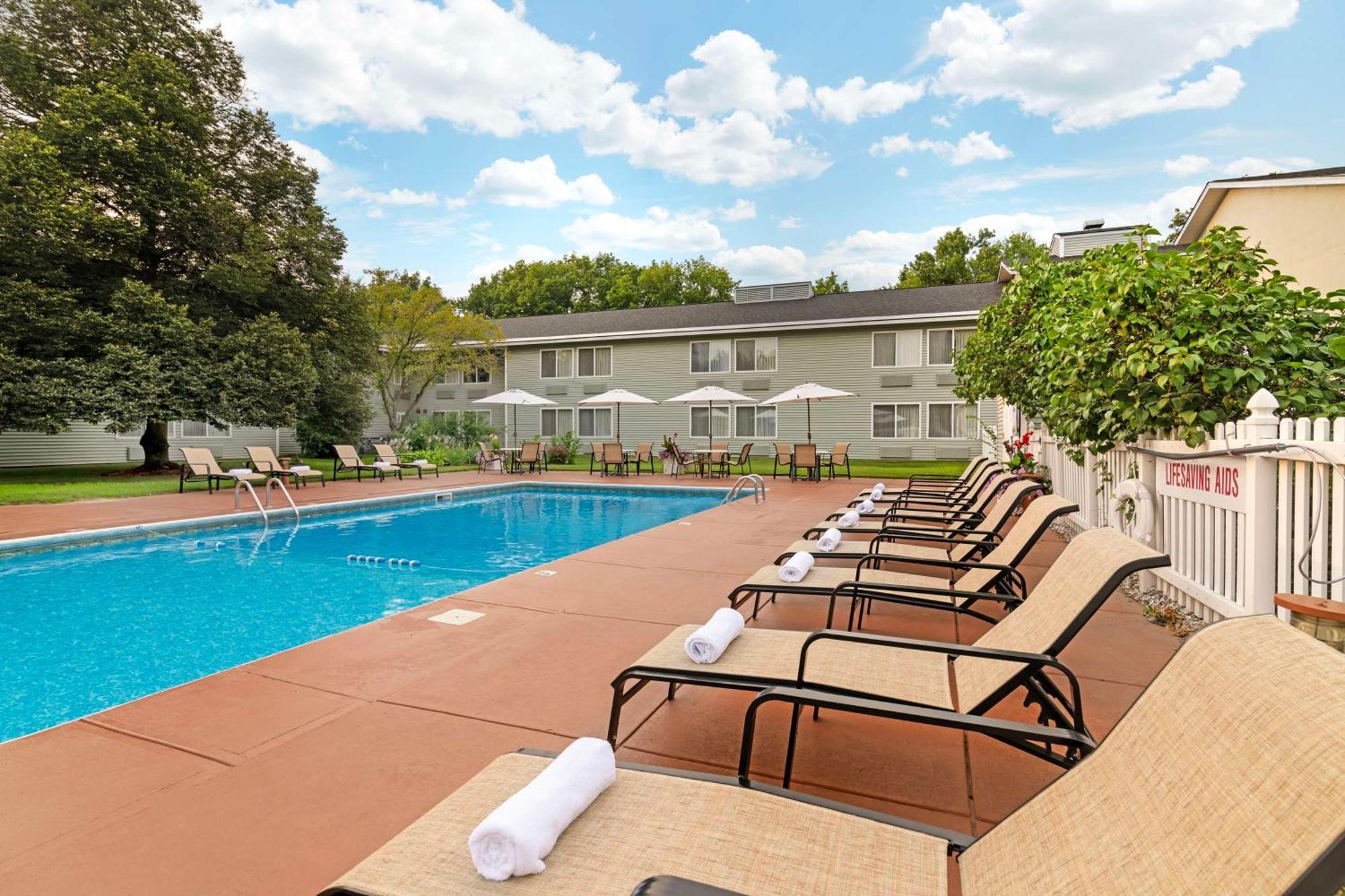 Best Western Plus Windjammer Inn & Conference Center Burlington Eksteriør billede