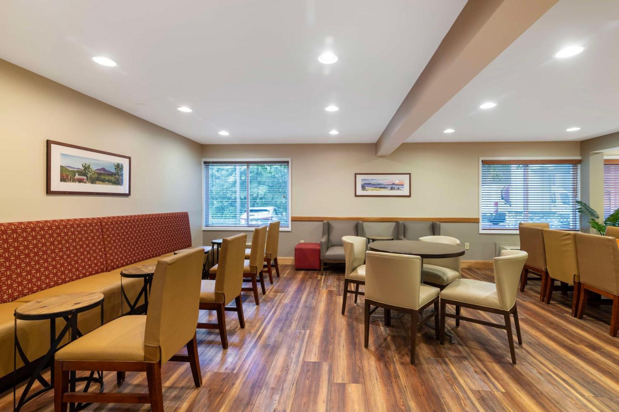Best Western Plus Windjammer Inn & Conference Center Burlington Eksteriør billede