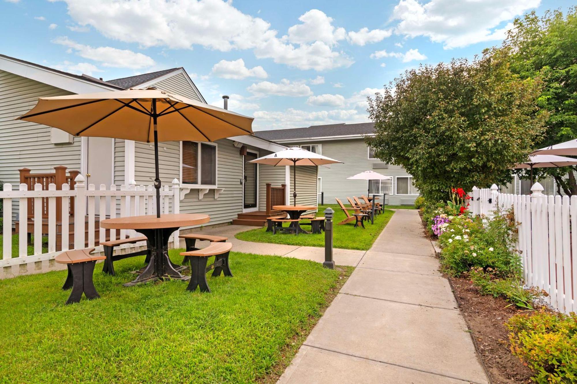 Best Western Plus Windjammer Inn & Conference Center Burlington Eksteriør billede